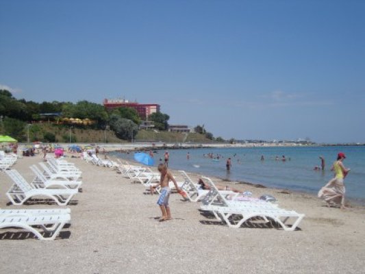 Prinsă în timp ce sustrăgea un telefon mobil de pe plajă, la Mangalia